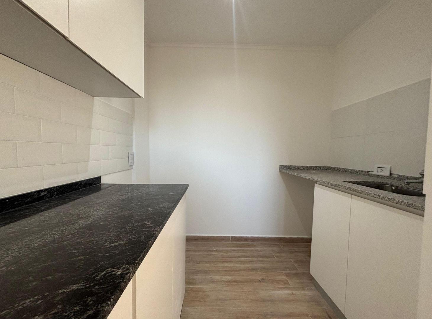 Foto de VENTA DEPTO 3 AMB A ESTRENAR C/COCHERA LANÚS OESTE, imagen 5