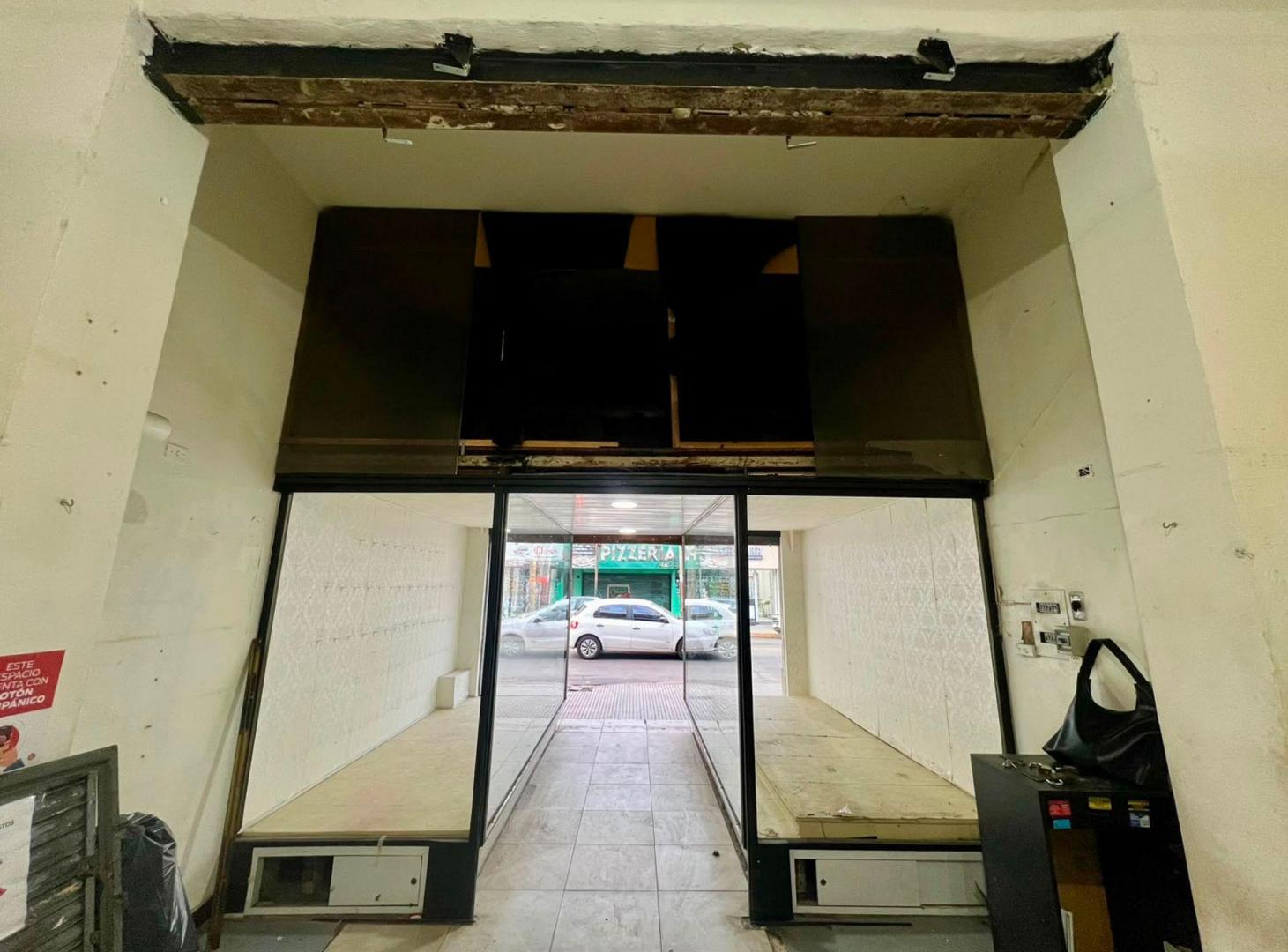 Foto de Local comercial en alquiler en Valentin Alsina, imagen 3