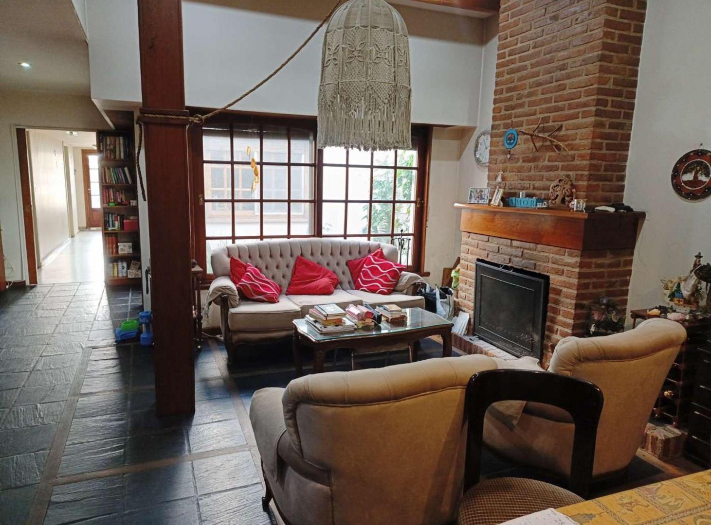 Foto de CASA 5 AMBIENTES VENTA VALENTIN ALSINA, imagen 2