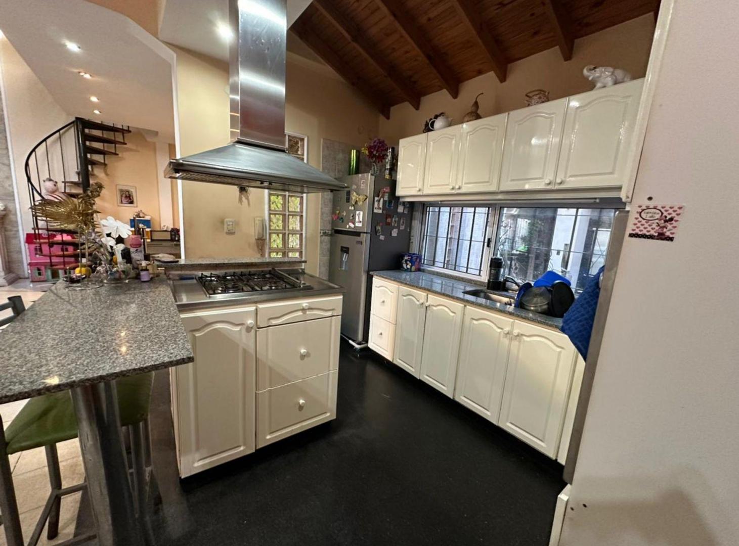 Foto de VENTA CASA 3 AMB CON PARQUE - VALENTIN ALSINA, imagen 5