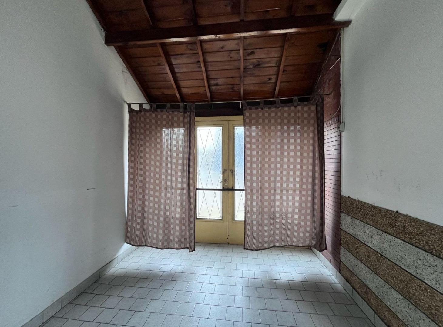 Foto de PH TIPO CASA CON COCHERA Y PATIO EN V.ALSINA, imagen 4