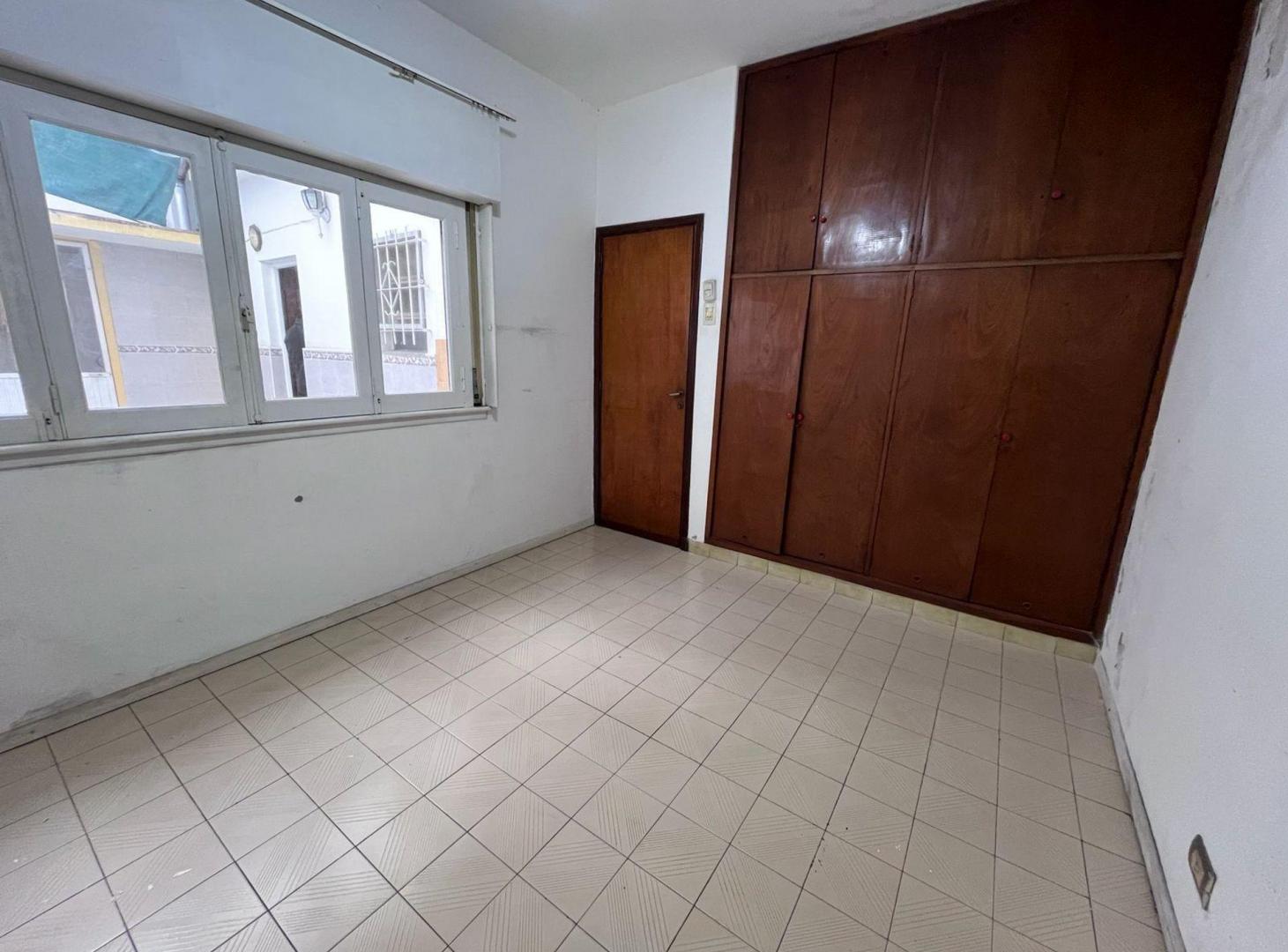 Foto de PH TIPO CASA CON COCHERA Y PATIO EN V.ALSINA, imagen 2