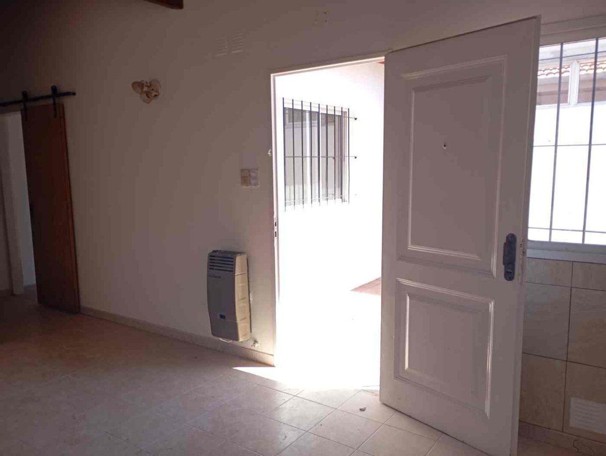 Foto de VENTA PH 2 AMBIENTES CON PATIO - LANÚS ESTE, imagen 2