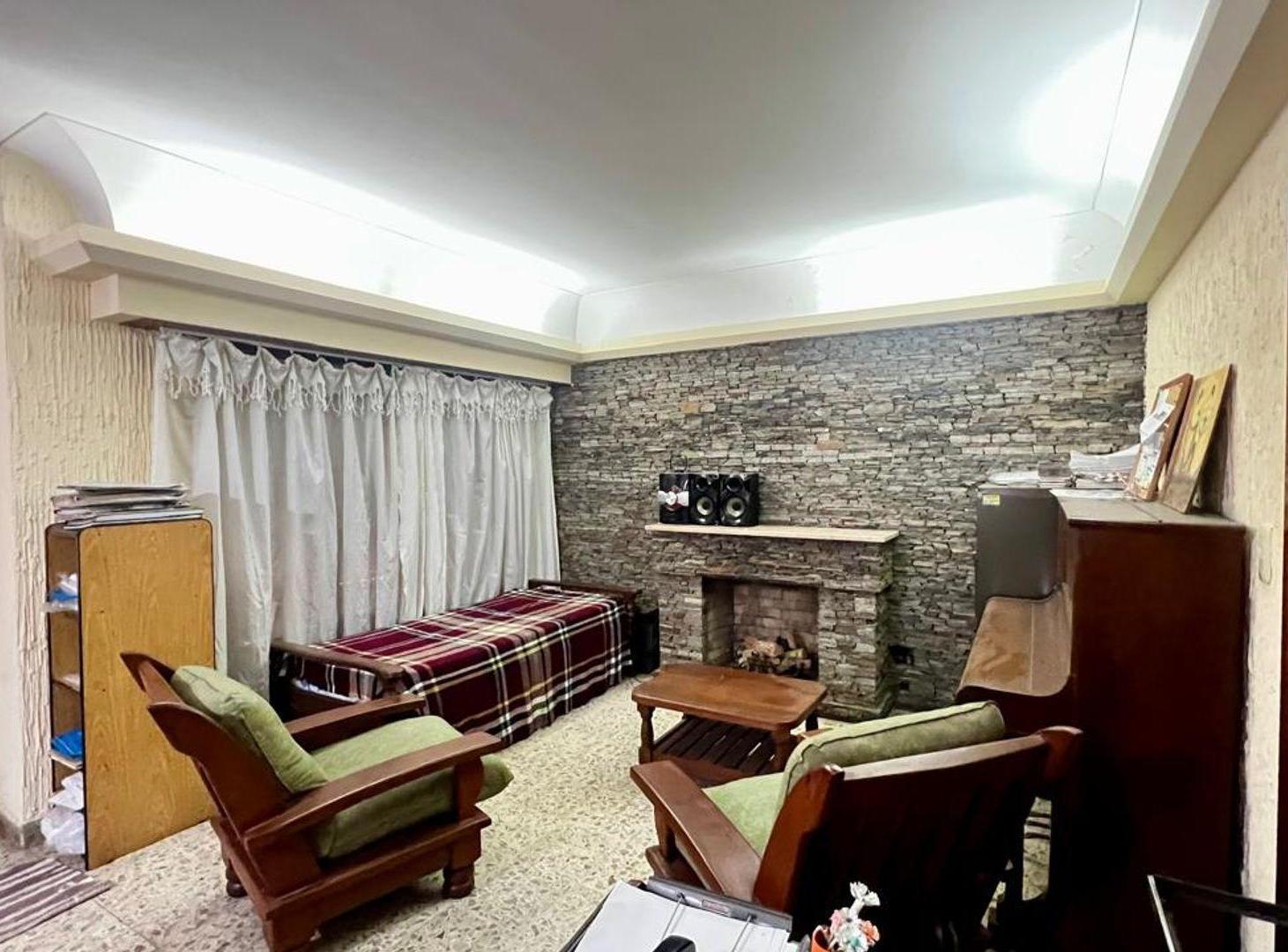 Foto de CHALET 5 AMB. EN VENTA-EXCELENTE UBICACION-LANUS O, imagen 3