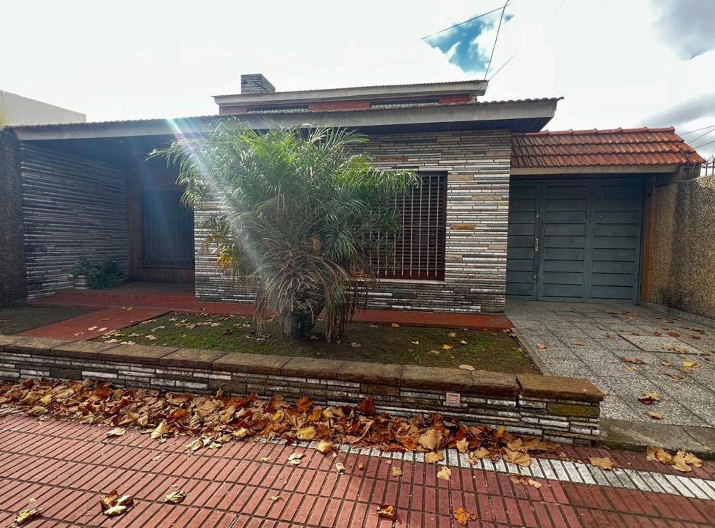 Foto de CHALET 5 AMB. EN VENTA-EXCELENTE UBICACION-LANUS O, imagen 2