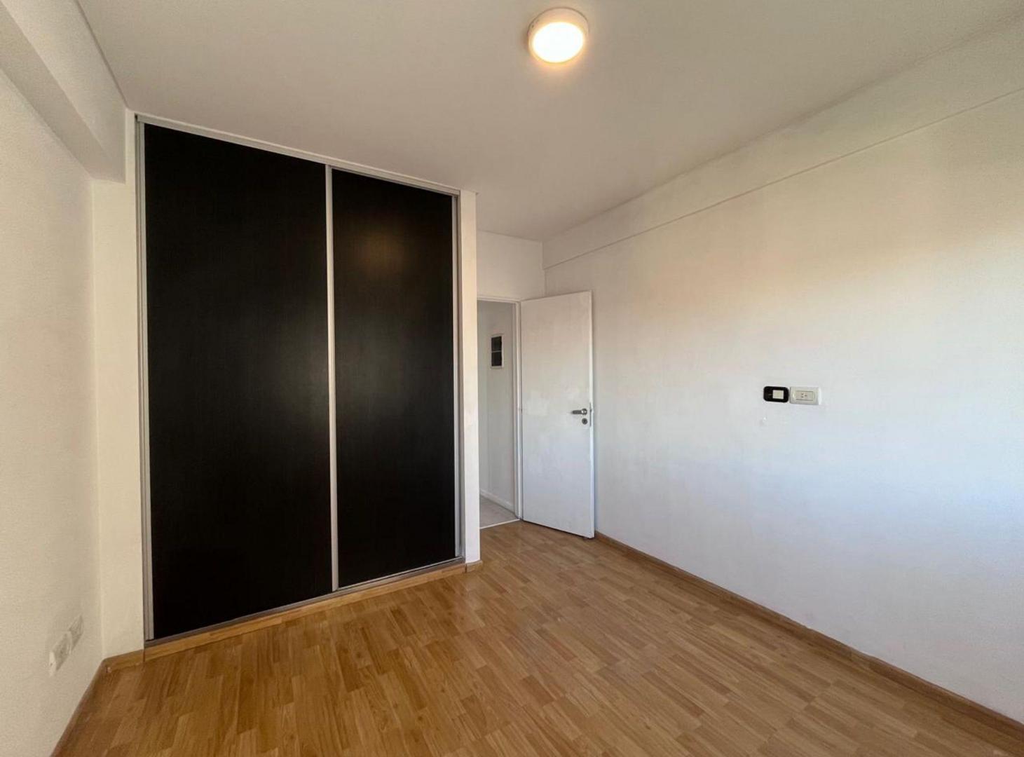 Foto de Departamento 2 ambientes en Alquiler en Lanús O., imagen 2