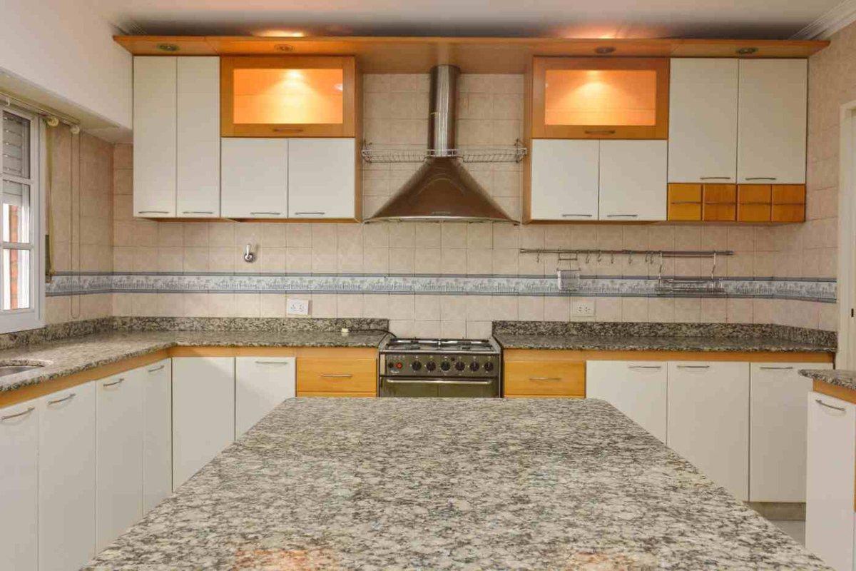Foto de Venta PH tipo casa 4 ambiente Valentín Alsina., imagen 1