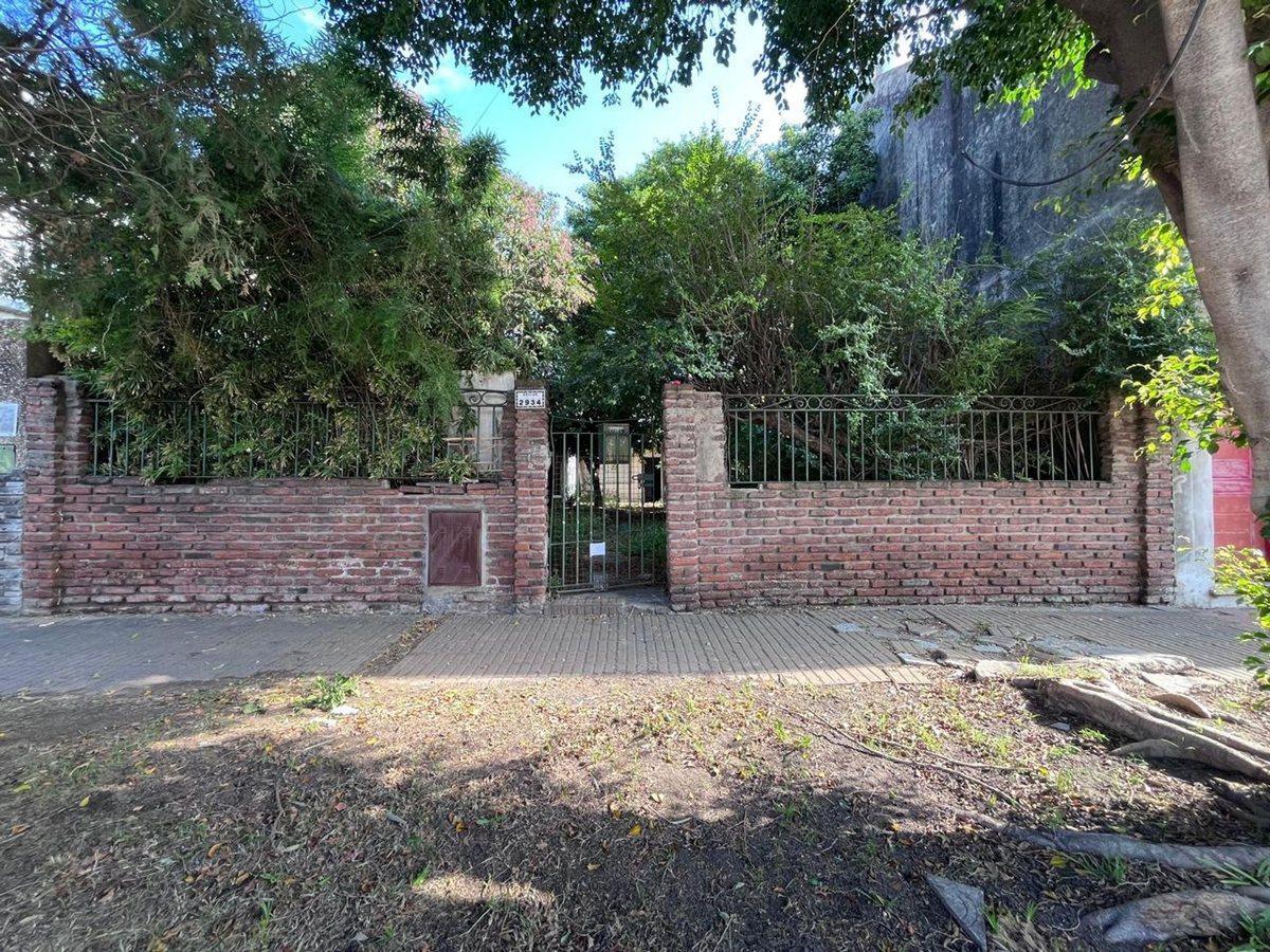 Foto de LOTE CON CASA A REFACCIONAR EN VALENTIN ALSINA, imagen 3