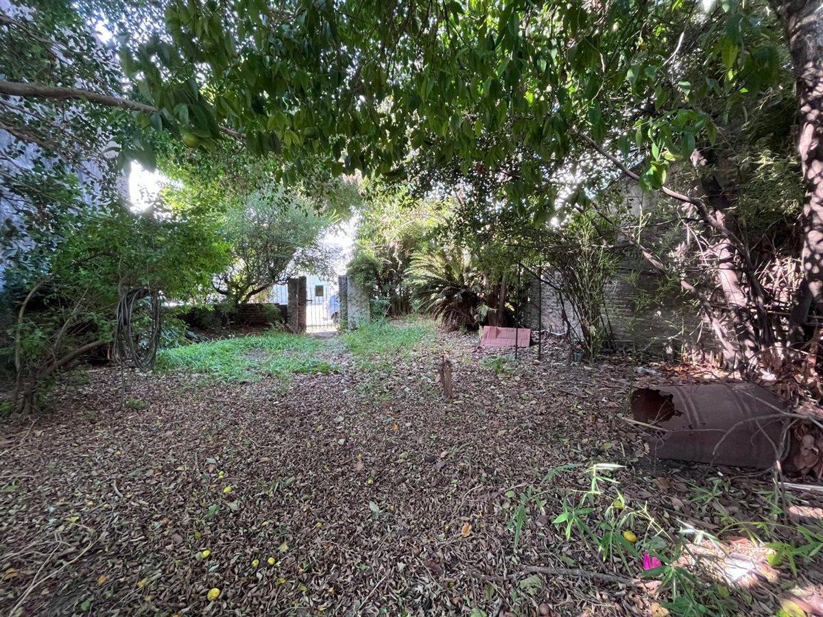 Foto de LOTE CON CASA A REFACCIONAR EN VALENTIN ALSINA, imagen 4