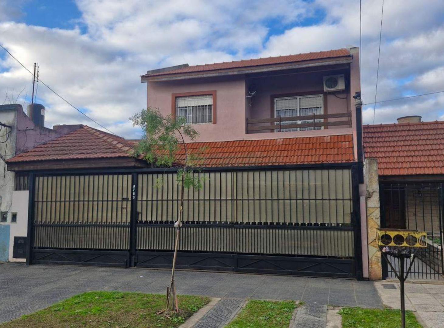 Foto de Casa 5 ambientes Lanus Apto credito, jardin y coch, imagen 1