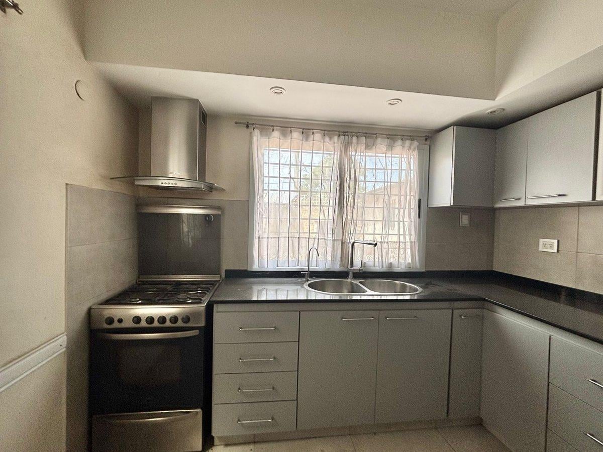 Foto de Casa en venta ADROGUE NUEVO VALOR 3 AMB Y COCHERA, imagen 4