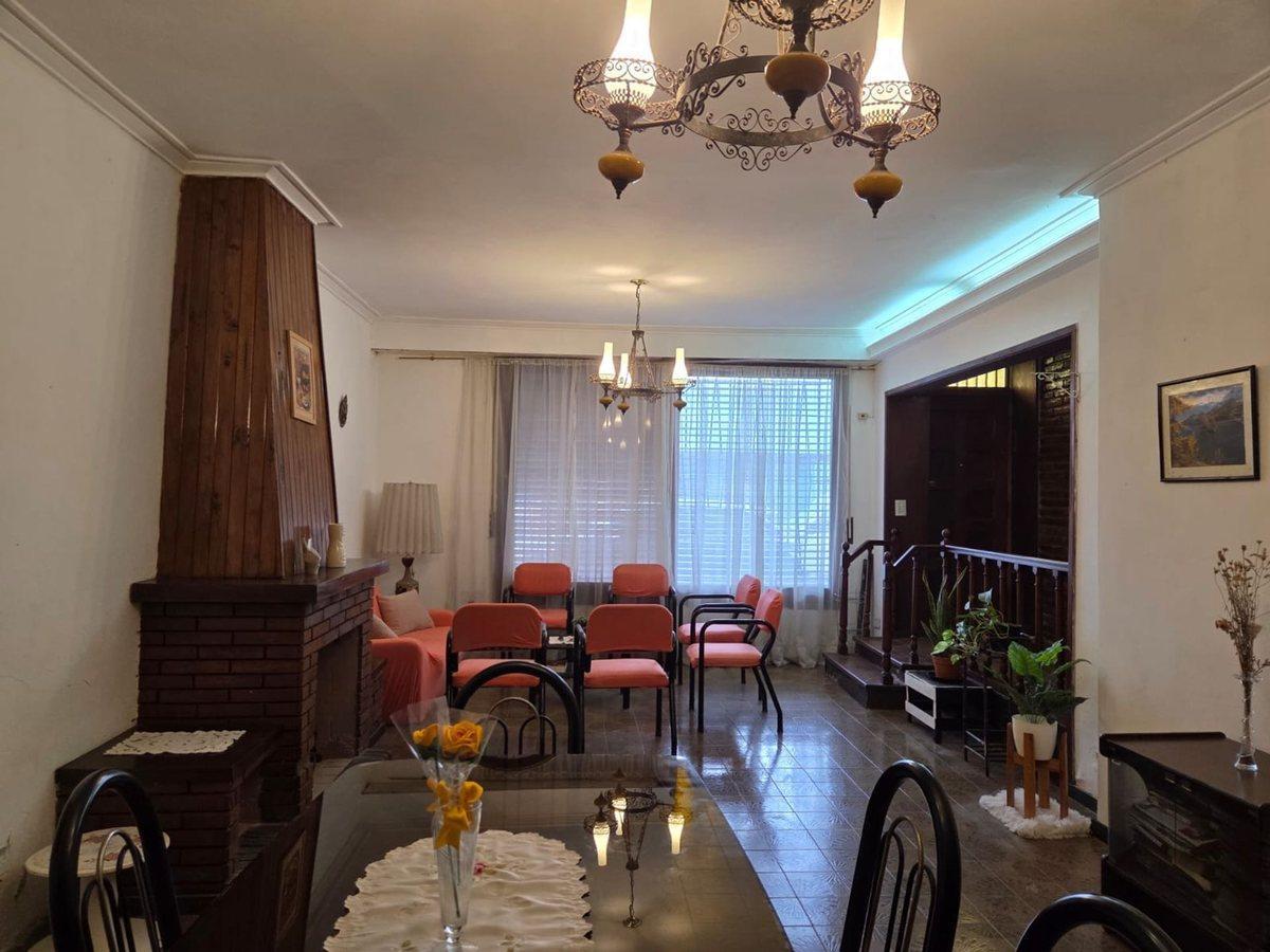 Foto de VENTA CHALET 6 AMBIENTES CON JARDÍN Y COCHERA, imagen 3