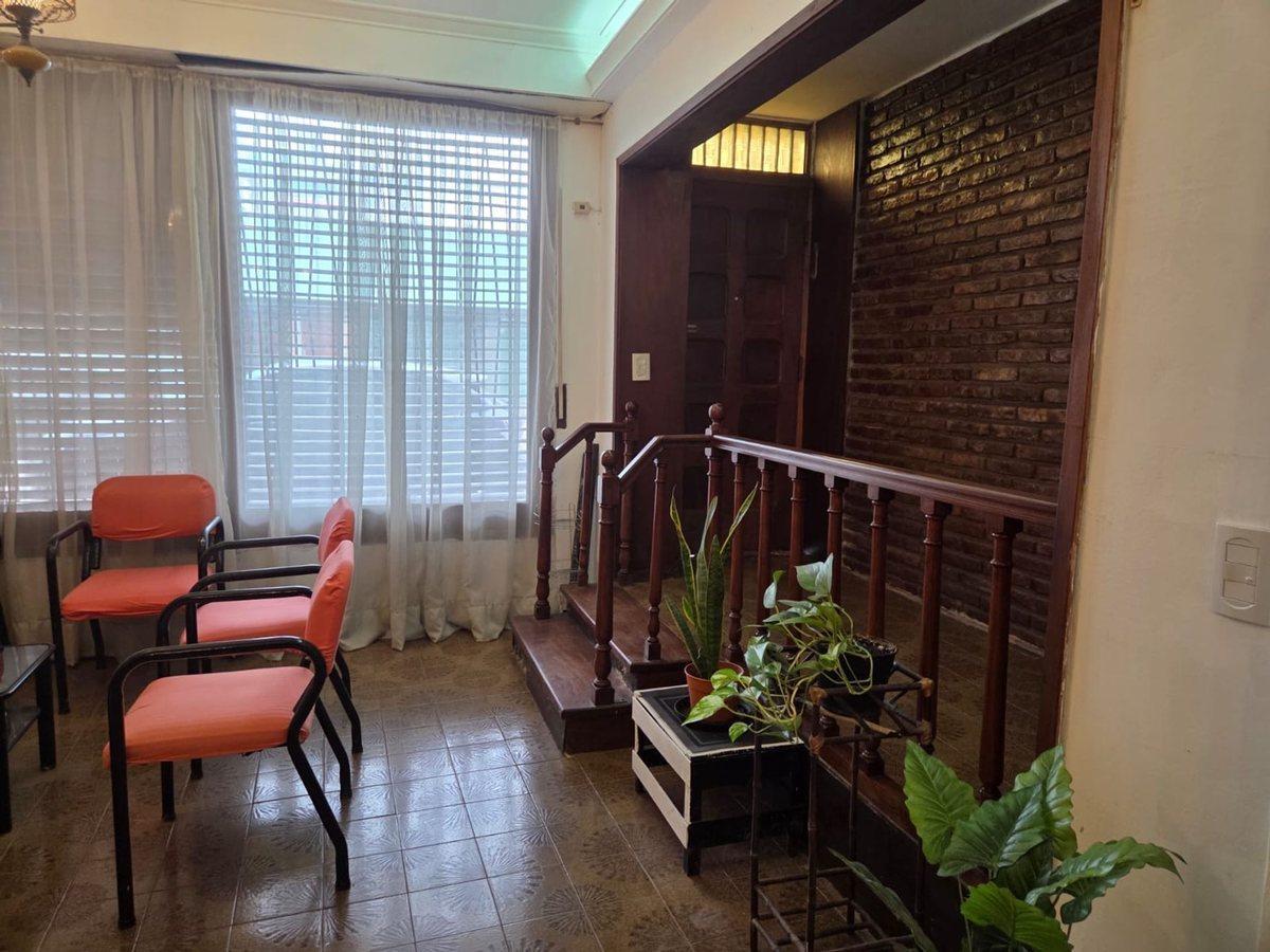Foto de VENTA CHALET 6 AMBIENTES CON JARDÍN Y COCHERA, imagen 4
