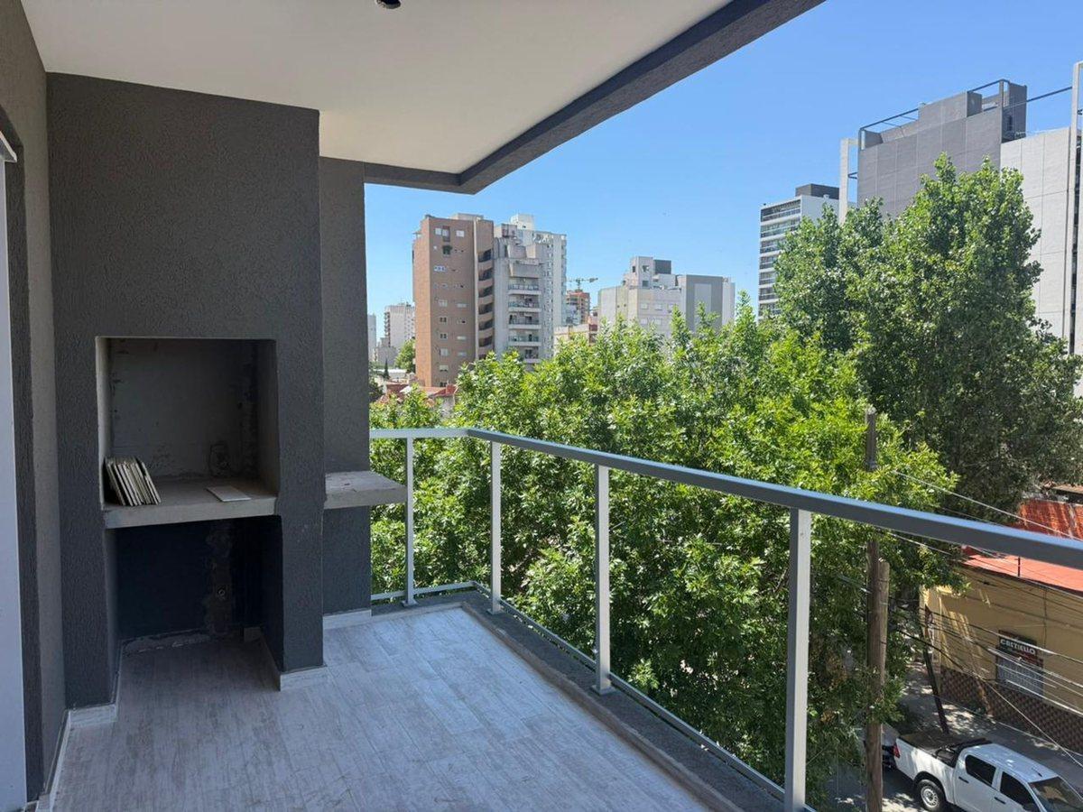 Foto de VENTA PISO DE CATEGORIA 4 AMB C/COCHERA LANUSITA, imagen 3