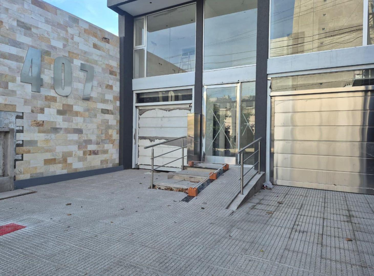 Foto de VENTA PISO DE CATEGORIA 4 AMB C/COCHERA LANUSITA, imagen 1