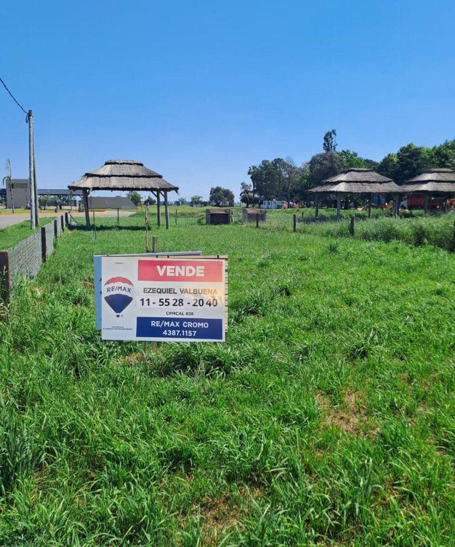 Foto de VENTA. LOTE EN BARRIO CERRADO EN GRAL. RODRIGUEZ., imagen 1