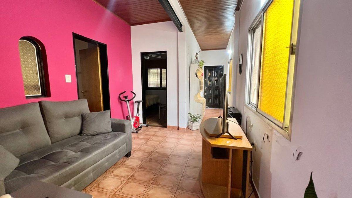 Foto de CASA EN VENTA 4 AMB. CON TERRENO y GALPÓN, imagen 5