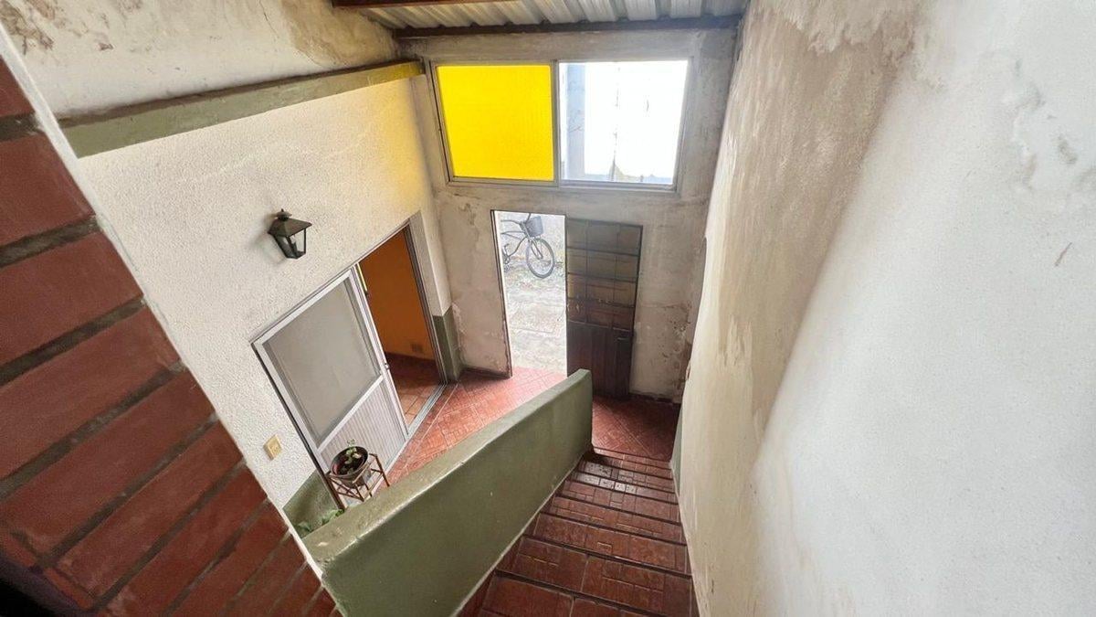 Foto de CASA EN VENTA 4 AMB. CON TERRENO y GALPÓN, imagen 3
