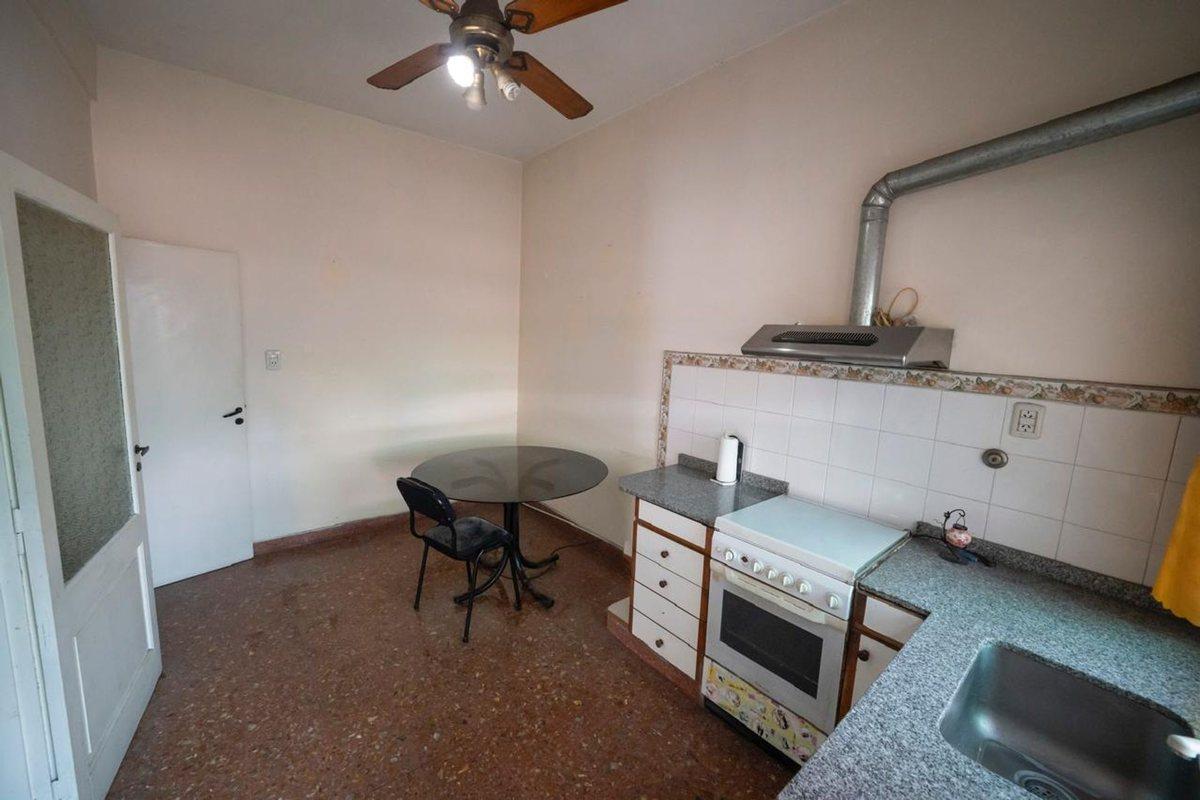 Foto de VENTA PH 3 AMBIENTES CON QUINCHO LANUS OESTE, imagen 3