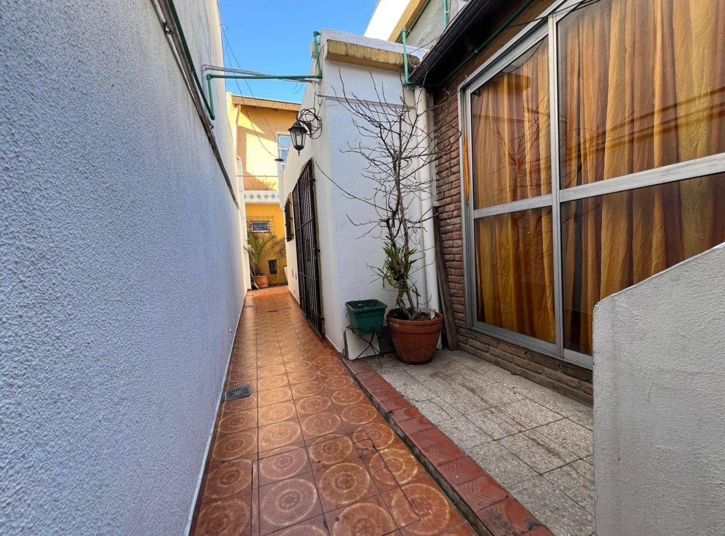 Foto de VENTA CASA 4 AMB MAS DEPTO 2 AMB V.ALSINA, imagen 2