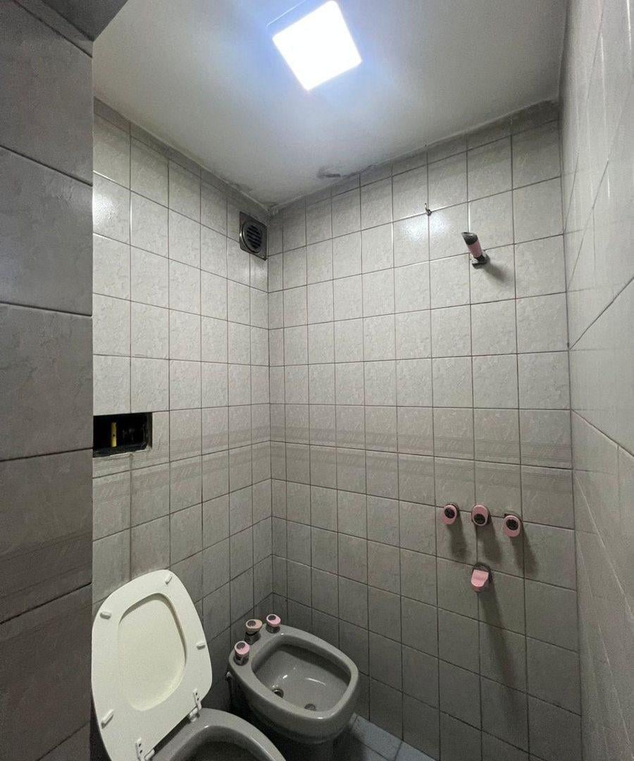 Foto de Local Comercial Venta sobre Av. Hipólito Yrigoyen, imagen 2