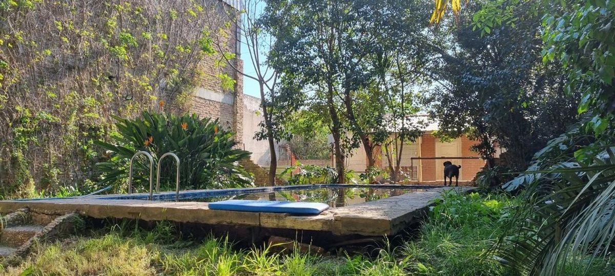 Foto de Casa de 13x52 en venta Lanús 4 amb. fondo y pileta, imagen 1
