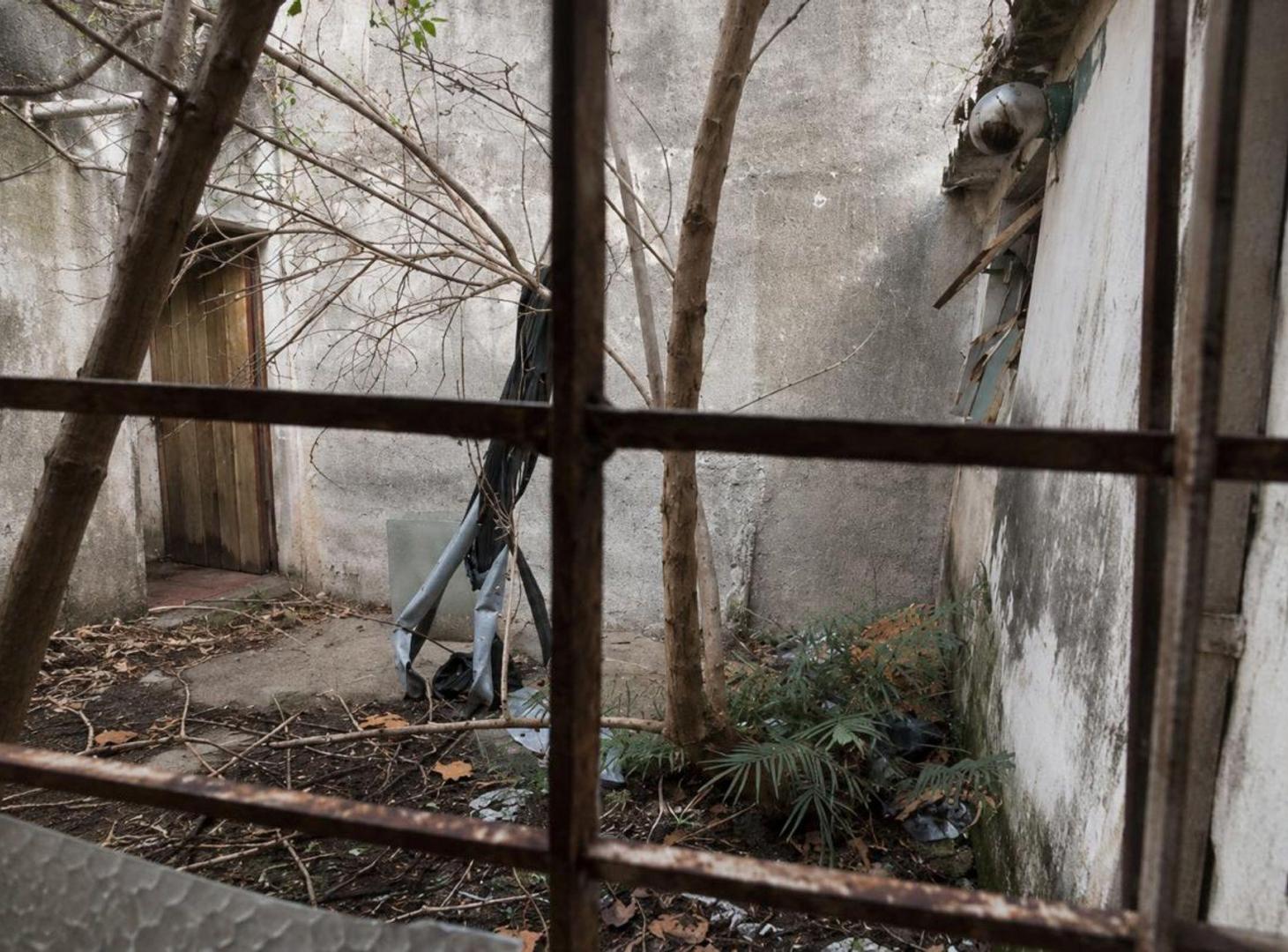 Foto de Galpón con local a refaccionar en venta - Lanús O., imagen 4