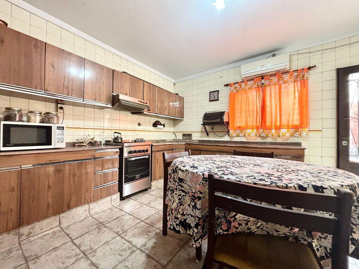 Foto de CASA EN VENTA 5 AMB-COCHERA-PATIO V. ALSINA, imagen 4