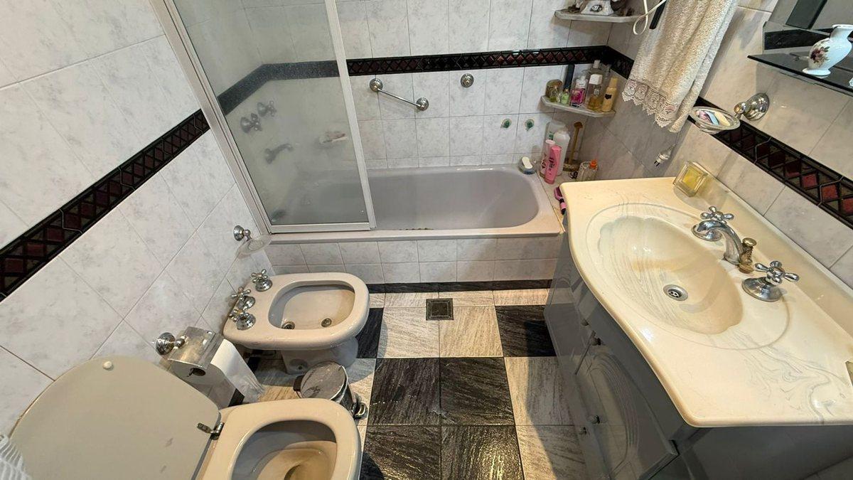 Foto de CASA EN VENTA 8,66X50 CN/COCHERA Y TERRAZA, imagen 5