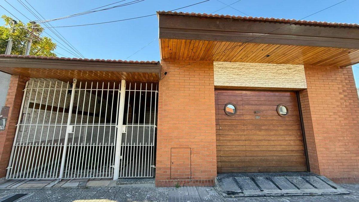 Foto de Casa lote propio en venta con cochera Lanús oeste, imagen 2