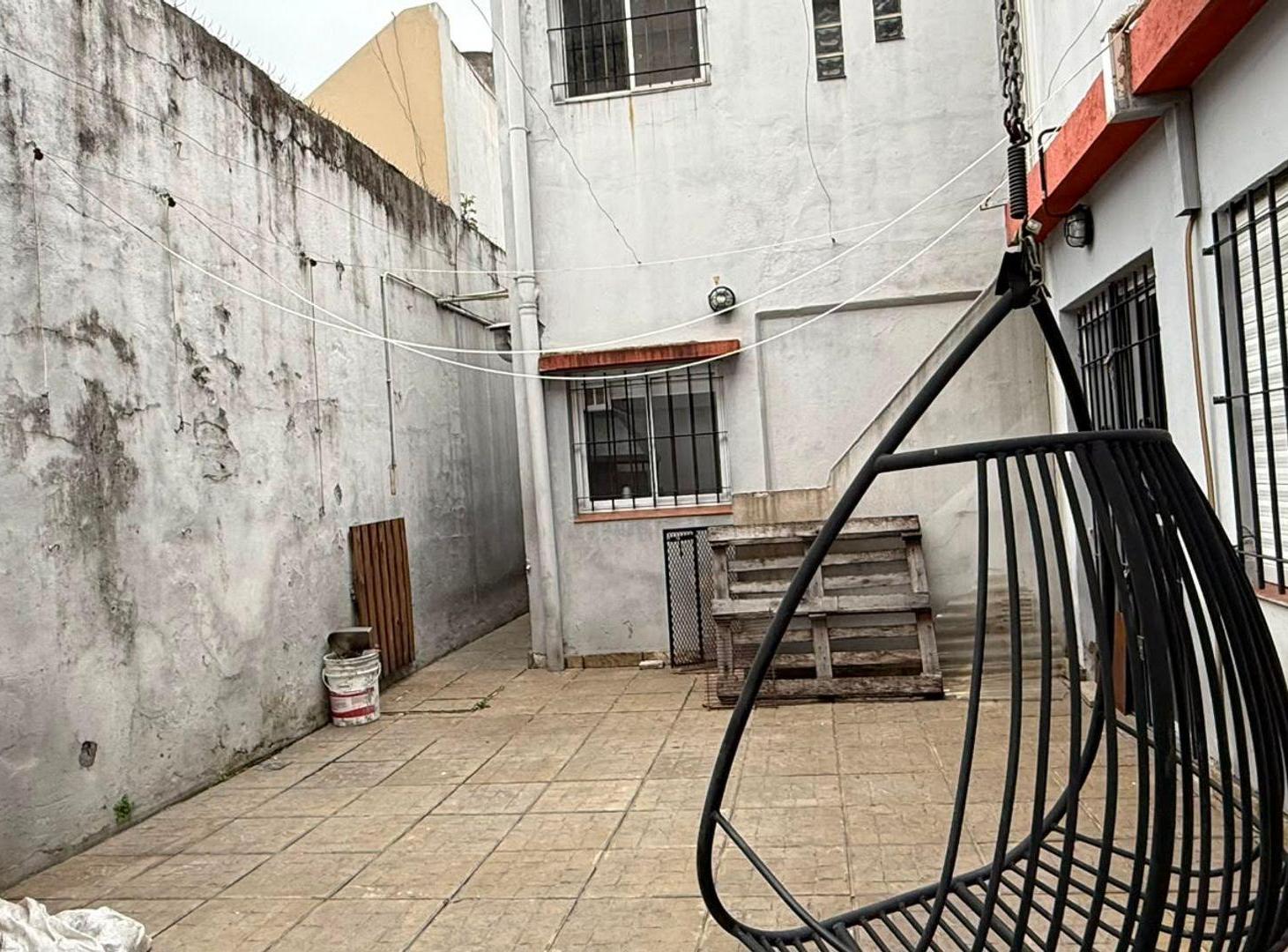 Foto de PH TIPO CASA EN VENTA 4 AMB CON PATIO Y QUINCHO, imagen 3