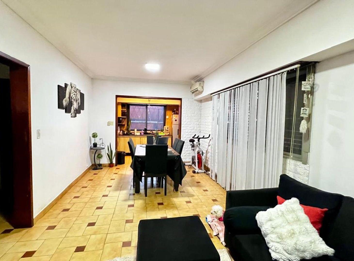 Foto de CASA EN VENTA EN LANUS CON PILETA - ONCATIVO 431, imagen 1
