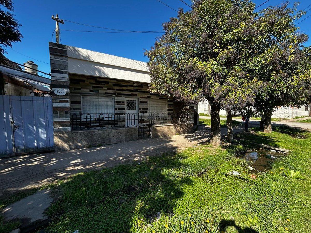 Foto de CASA EN VENTA CON LOTE EN FCIO VARELA APTA CRED, imagen 4