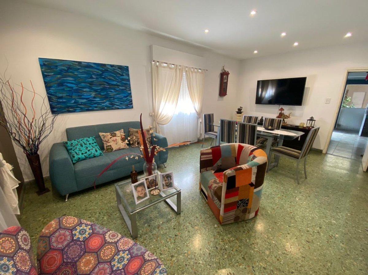 Foto de VENTA 2 CASAS DE 3 AMB CON COCHERA - V.ALSINA, imagen 2