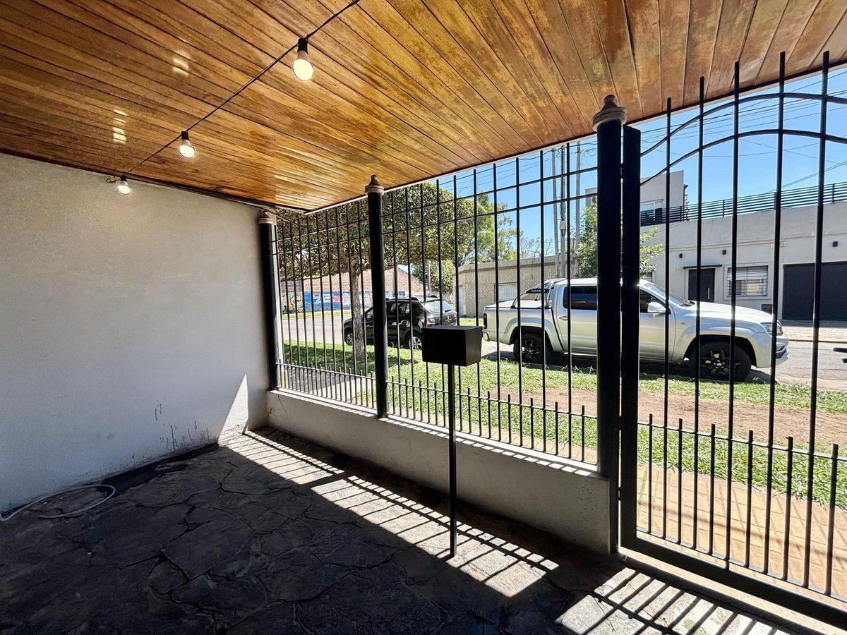 Foto de Casa en venta 3 amb c/jardín y cochera -TEMPERLEY, imagen 3