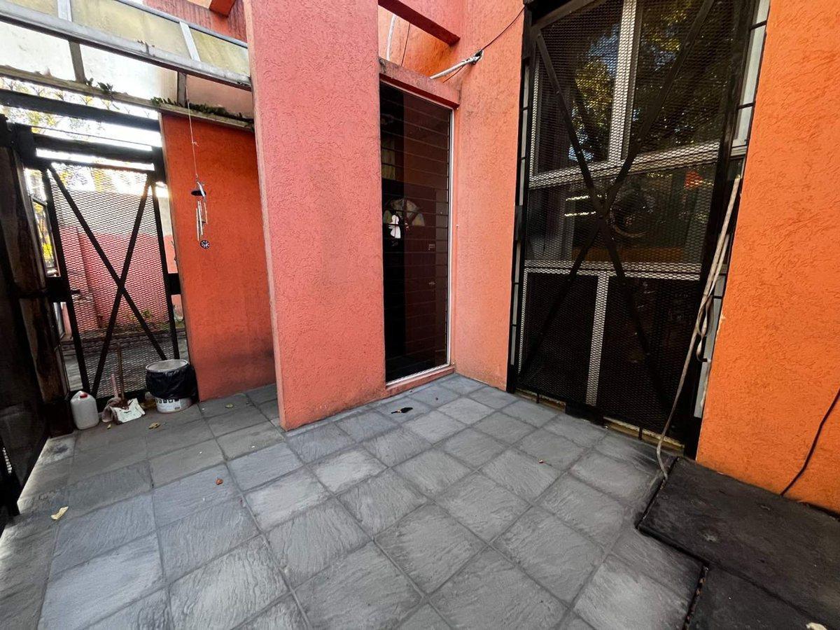 Foto de VENTA CASA 4 AMB COCHERA PATIO TERRAZA LANÚS OESTE, imagen 2