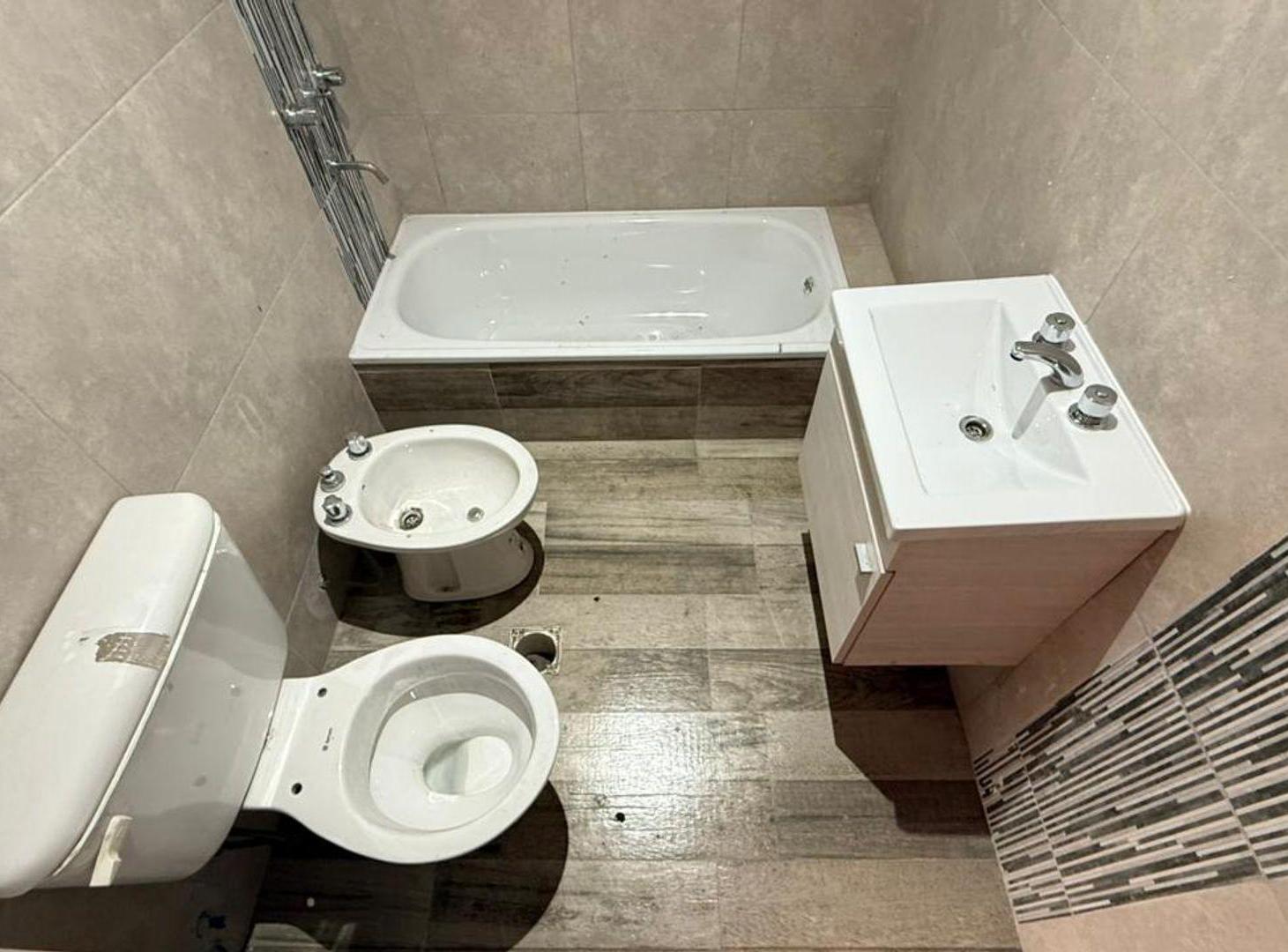 Foto de VENTA DTO 2 AMB A ESTRNAR- LANUS OESTE, imagen 4