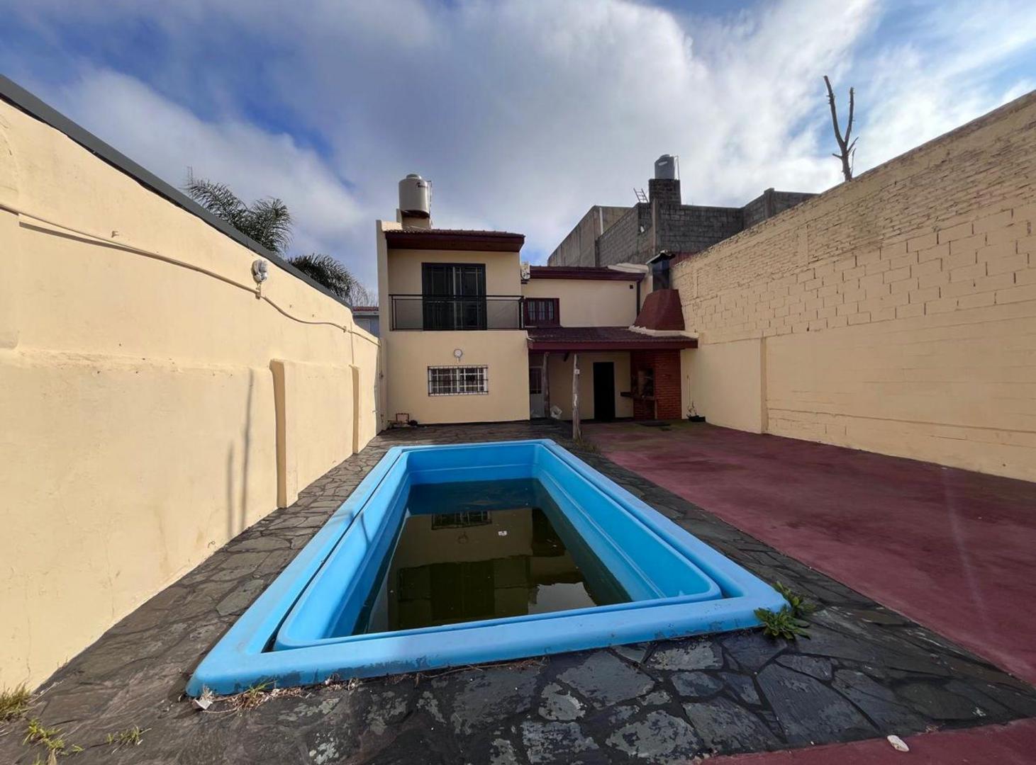 Foto de Casa 6 ambientes con pileta en Bernal APTO CREDITO, imagen 4