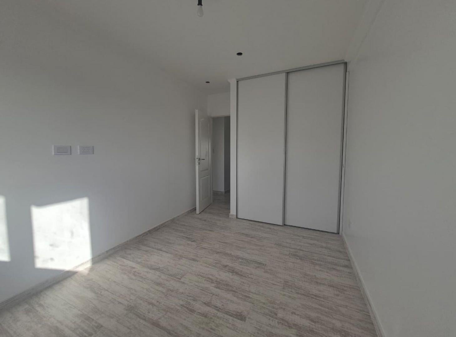 Foto de VENTA PISO 4 AMB A ESTRENAR C/ COCHERA LANUSITA, imagen 1