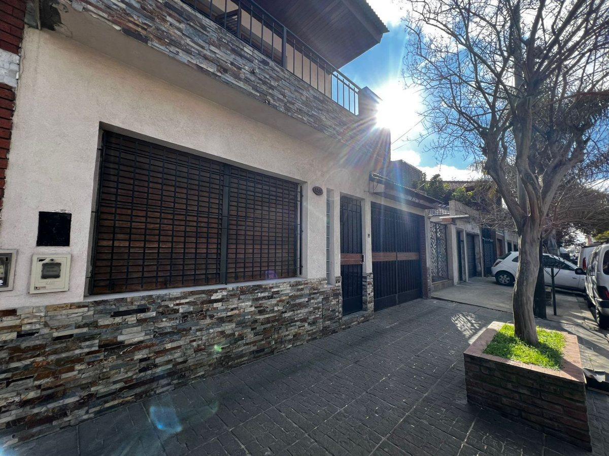 Foto de CASA APTA CREDITO CON PATIO, TERRAZA Y COCHERA, imagen 1