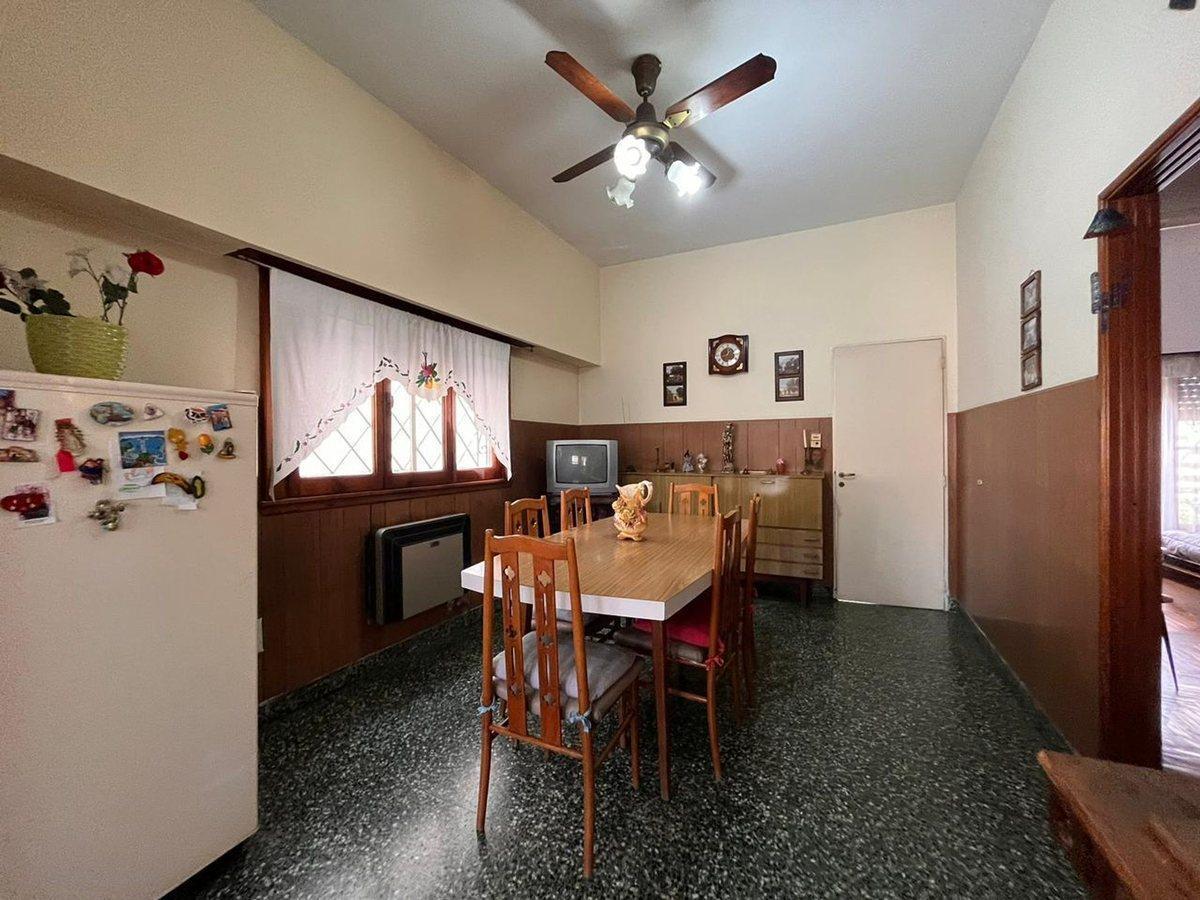 Foto de VENTA CASA EN BLOQUE-VALENTIN ALSINA, imagen 2