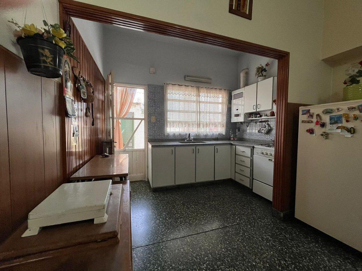Foto de VENTA CASA EN BLOQUE-VALENTIN ALSINA, imagen 3