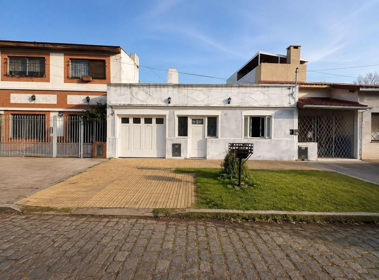 Foto de CASA DE 3 AMB EN VENTA EN R. ESCALADA APTA CRED, imagen 2