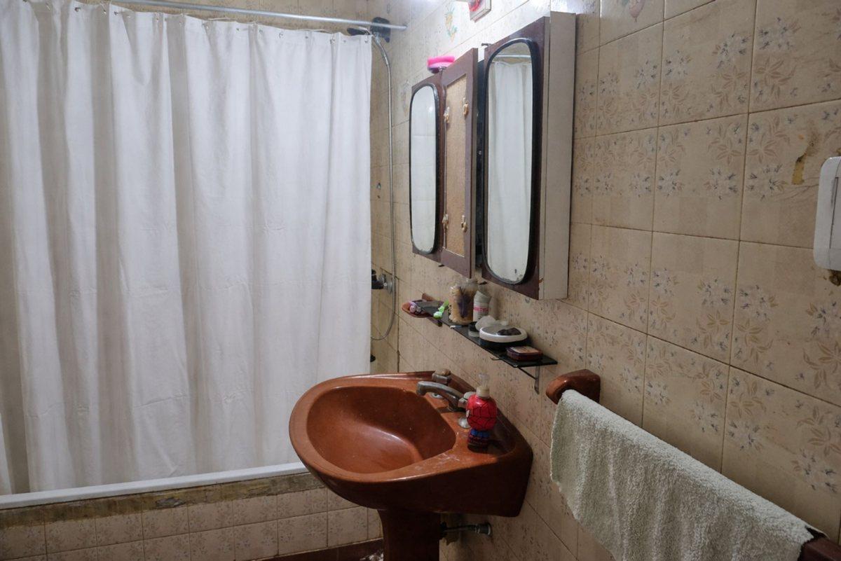 Foto de CASA 3 AMB. EN LOTE PROPIO C/ TERRAZA LANUS OESTE., imagen 2