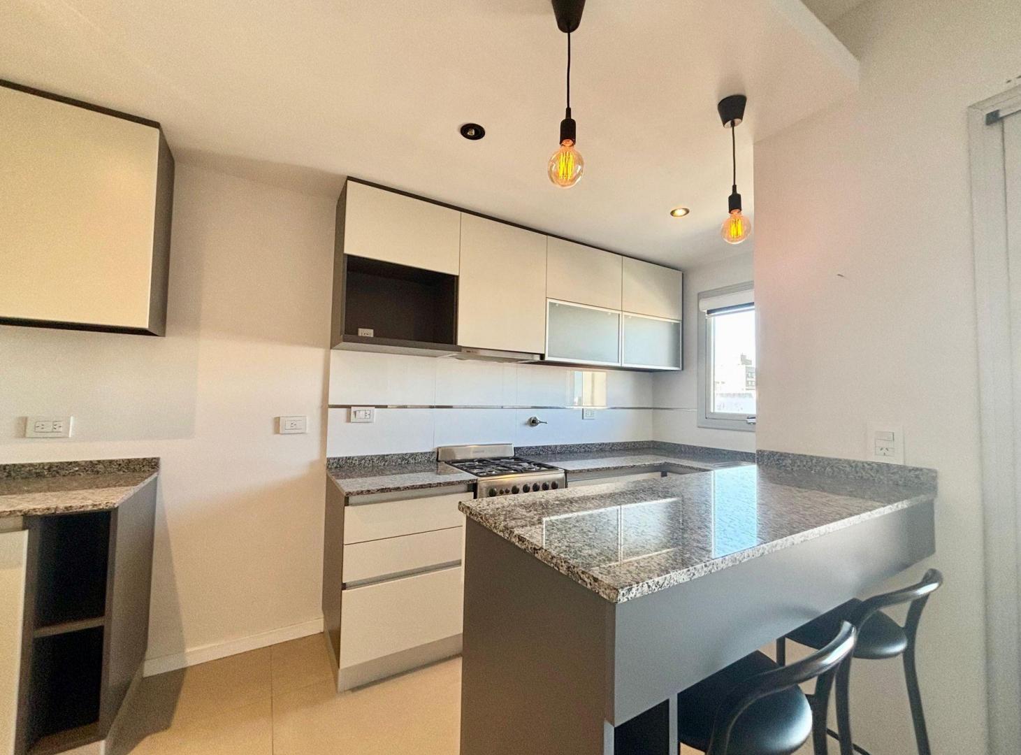 Foto de EN VENTA 3 AMB C/COCHERA DOBLE Y BALCON LANUS ESTE, imagen 3