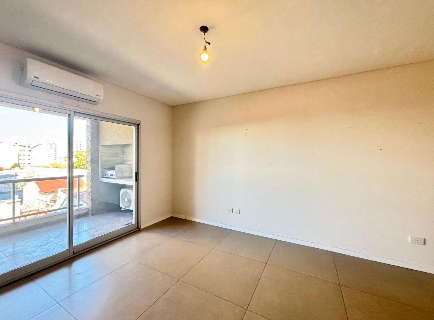 Foto de EN VENTA 3 AMB C/COCHERA DOBLE Y BALCON LANUS ESTE, imagen 2