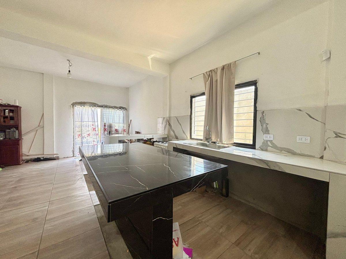 Foto de CASA EN VENTA 3 AMB-PARQUE-COCHERA-BURZACO-PERMUTA, imagen 1