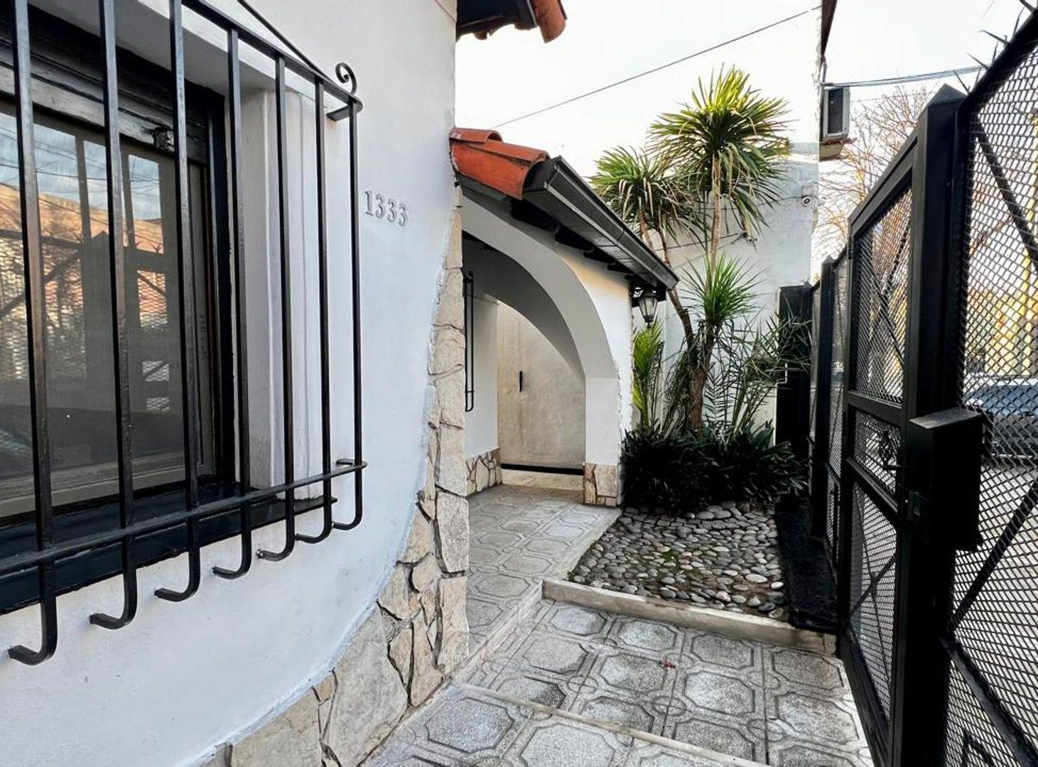 Foto de EN VENTA-CHALET 6 AMB-EXCELENTE UBICACIÓN, imagen 2
