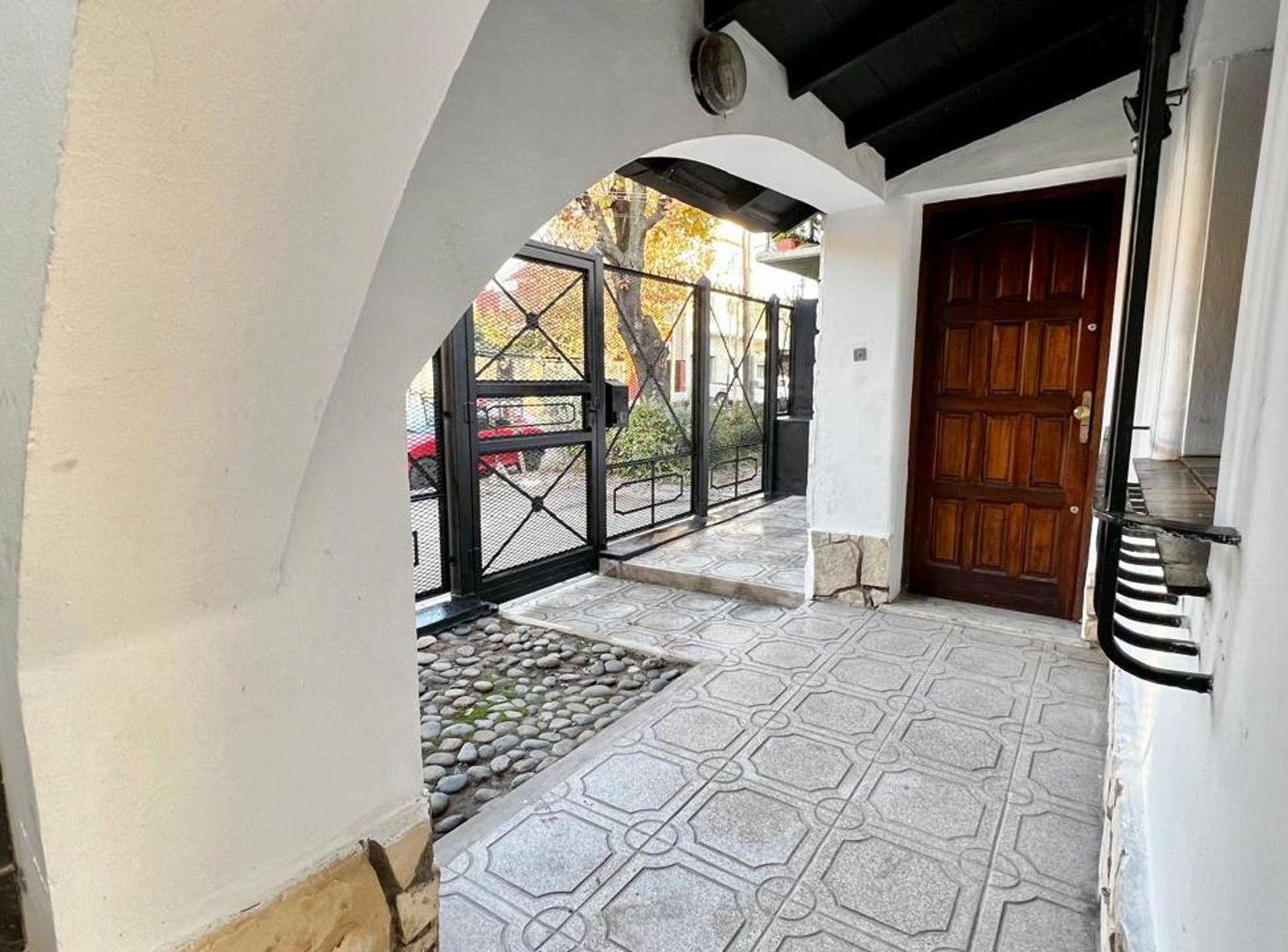 Foto de EN VENTA-CHALET 6 AMB-EXCELENTE UBICACIÓN, imagen 3