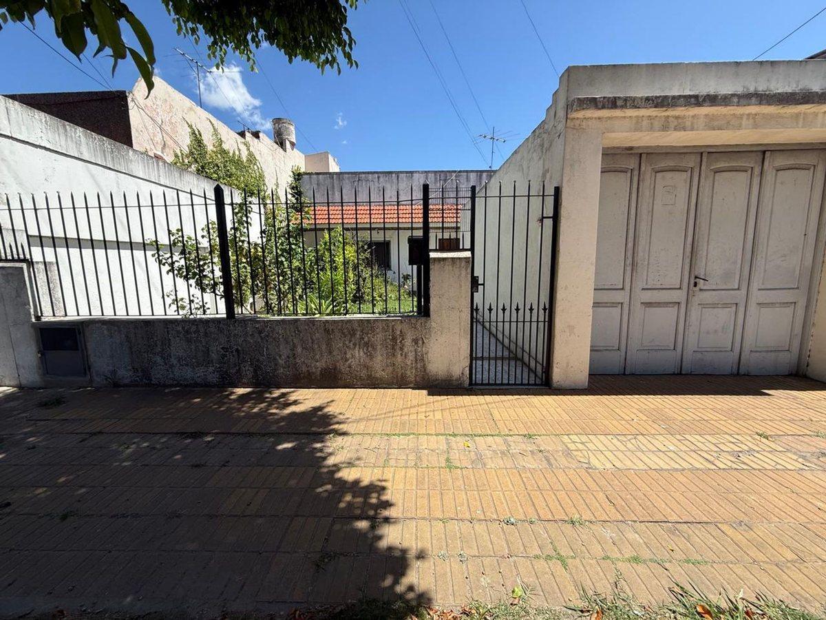 Foto de VENTA CASA 3 AMBIENTES VALENTIN A. APTO CREDITO, imagen 2